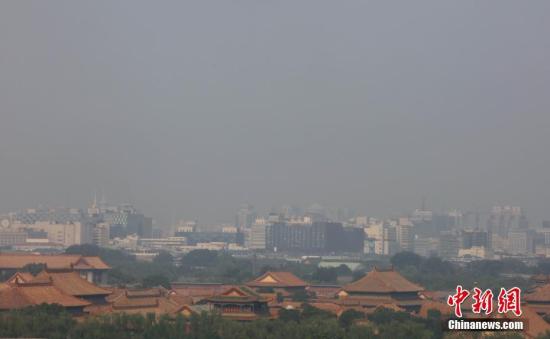 7月13日，高溫、高濕度空氣籠罩下的北京城區(qū)依舊處在高溫黃色預(yù)警中，當(dāng)日預(yù)報最高氣溫為36℃。 <a target='_blank' href='http://www.chinanews.com/' _fcksavedurl='http://www.chinanews.com/'></table>中新社</a>記者 楊可佳 攝